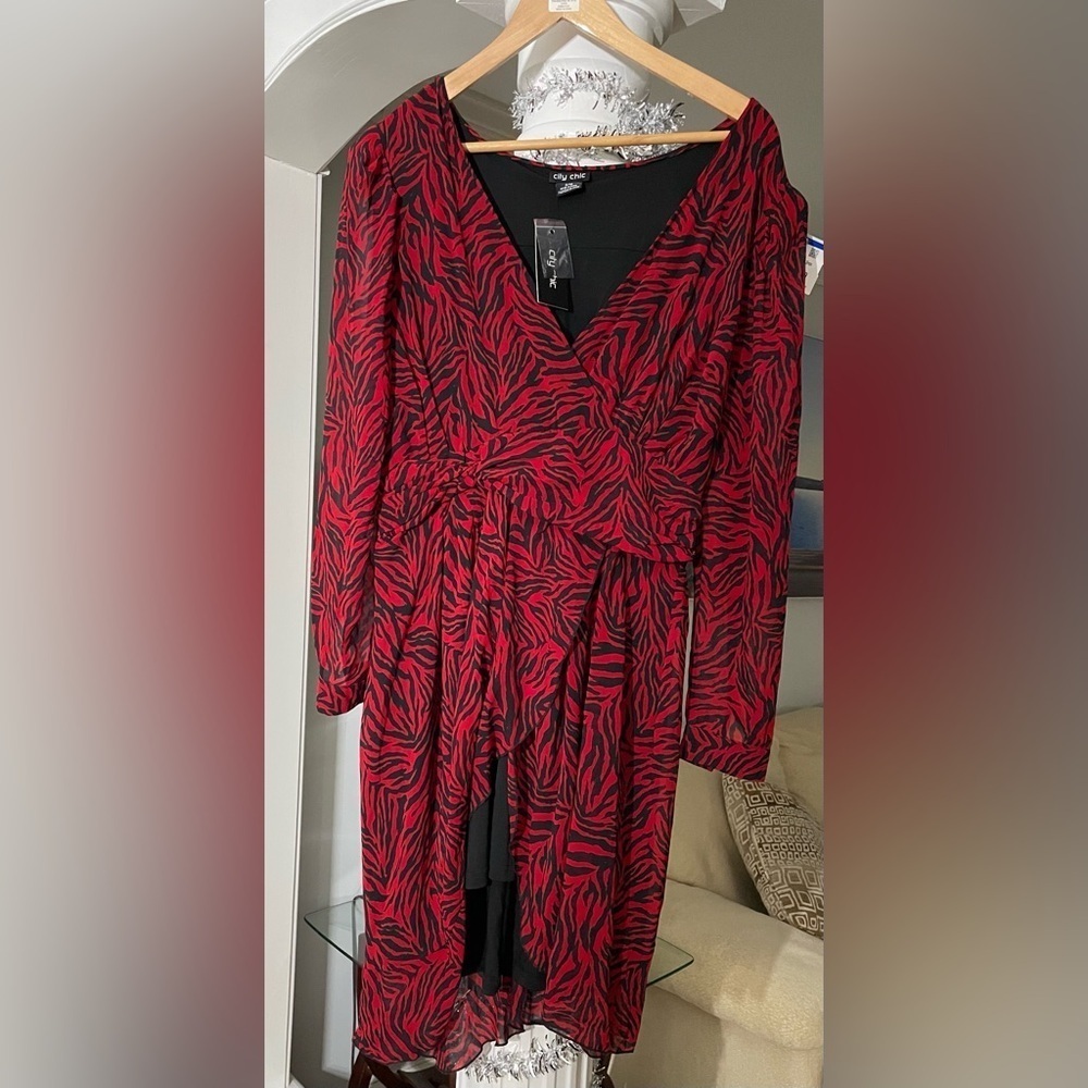 City chic women’s size S/16 red and black Tiger print long sleeve V- neck dress